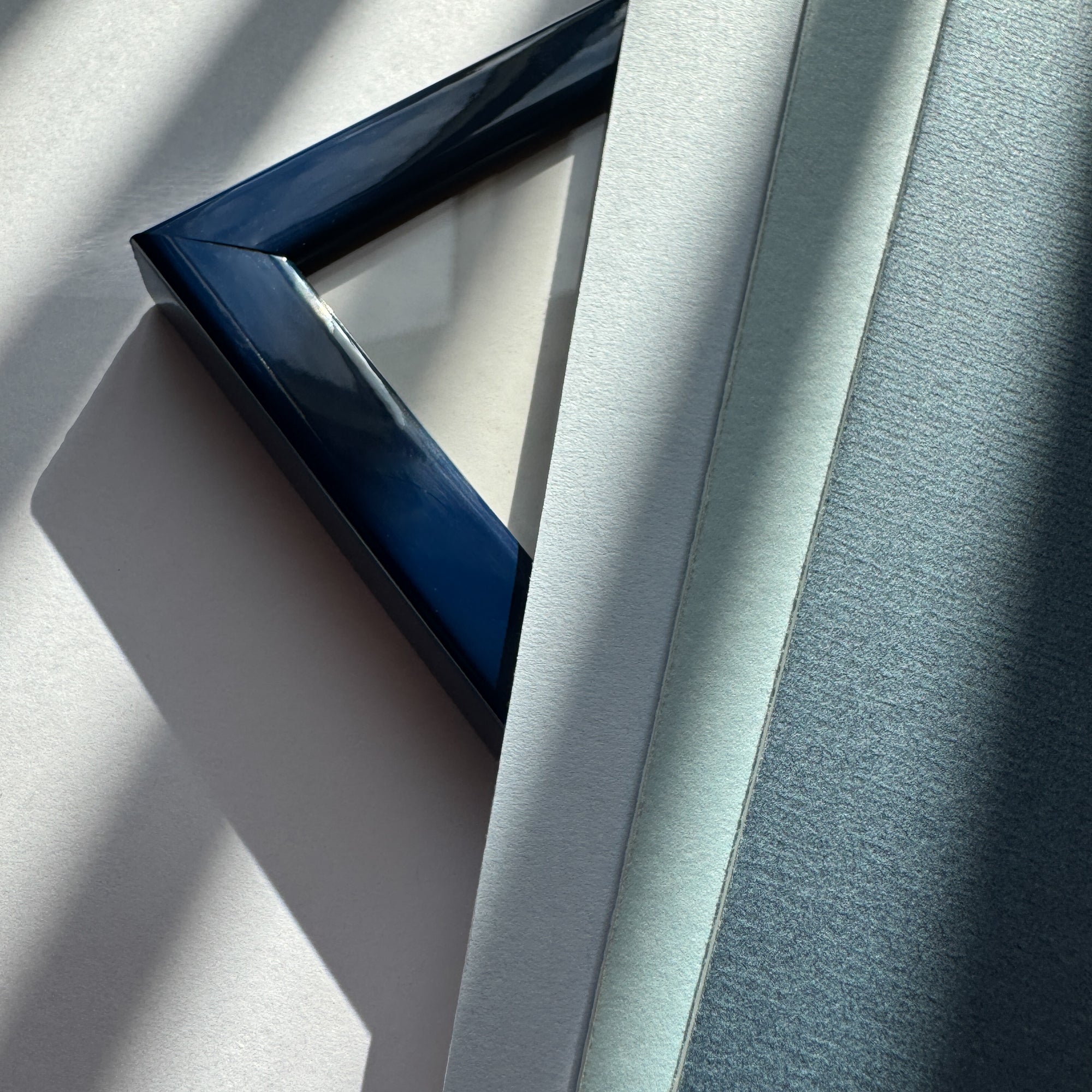 Dark blue glossy wooden frame - Narrow (13 mm)