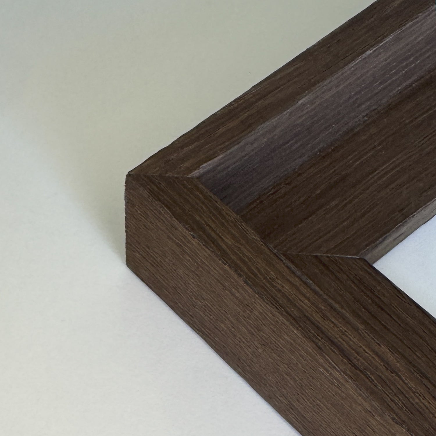 Floater frame in brown oak