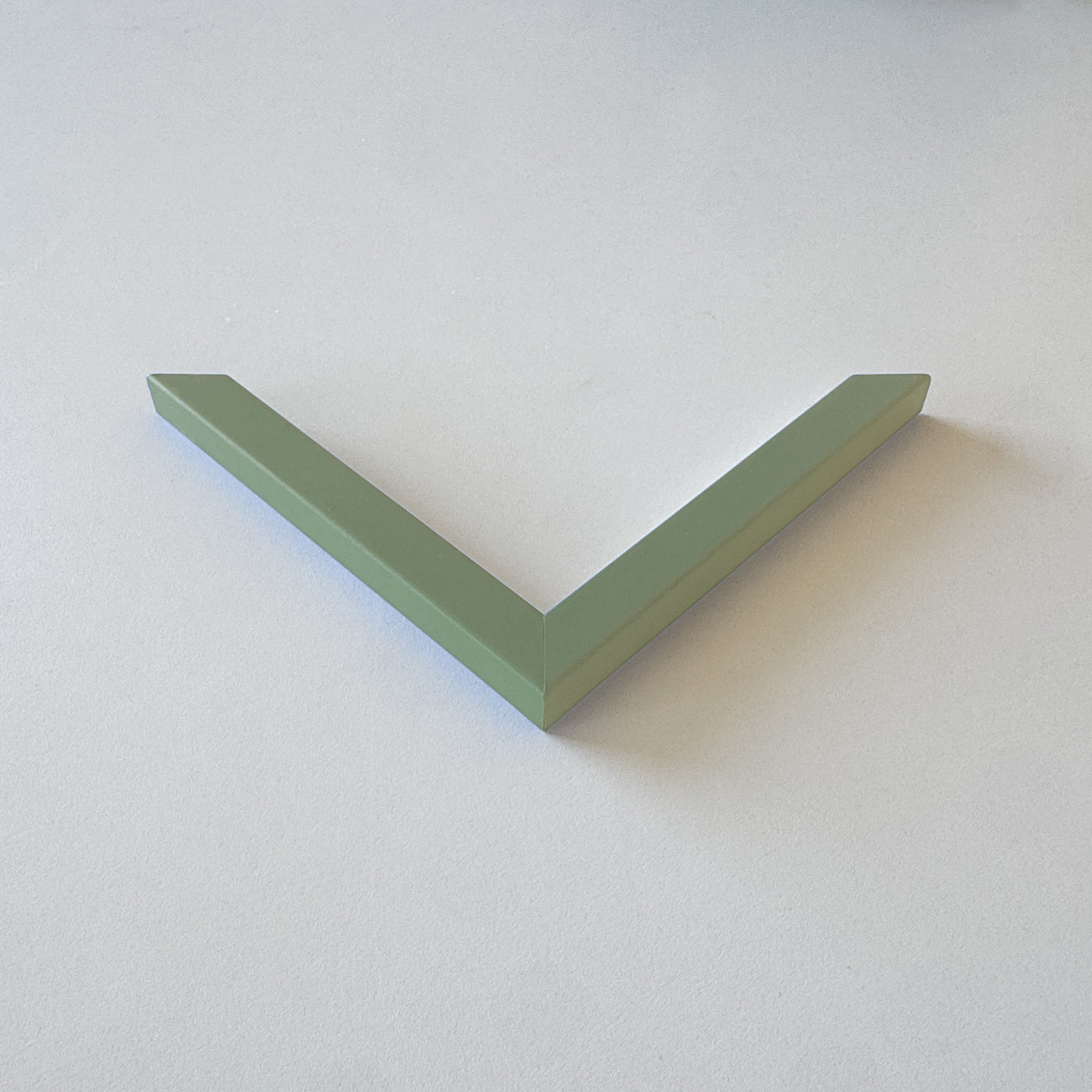 Corner sample: Olive green matt wooden frame - Narrow (15x13 mm)