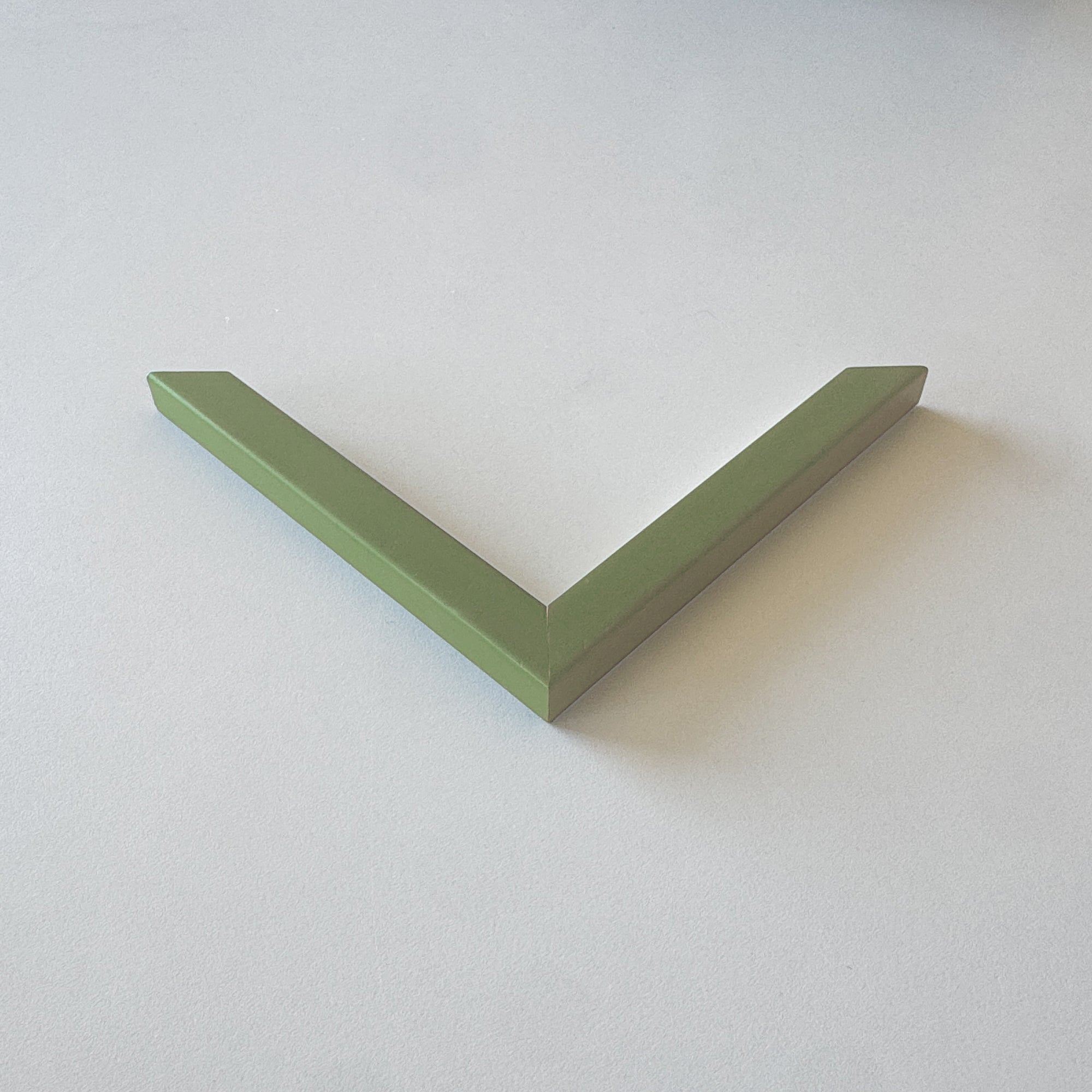 Corner sample: Olive green matt wooden frame - Narrow (15x13 mm)