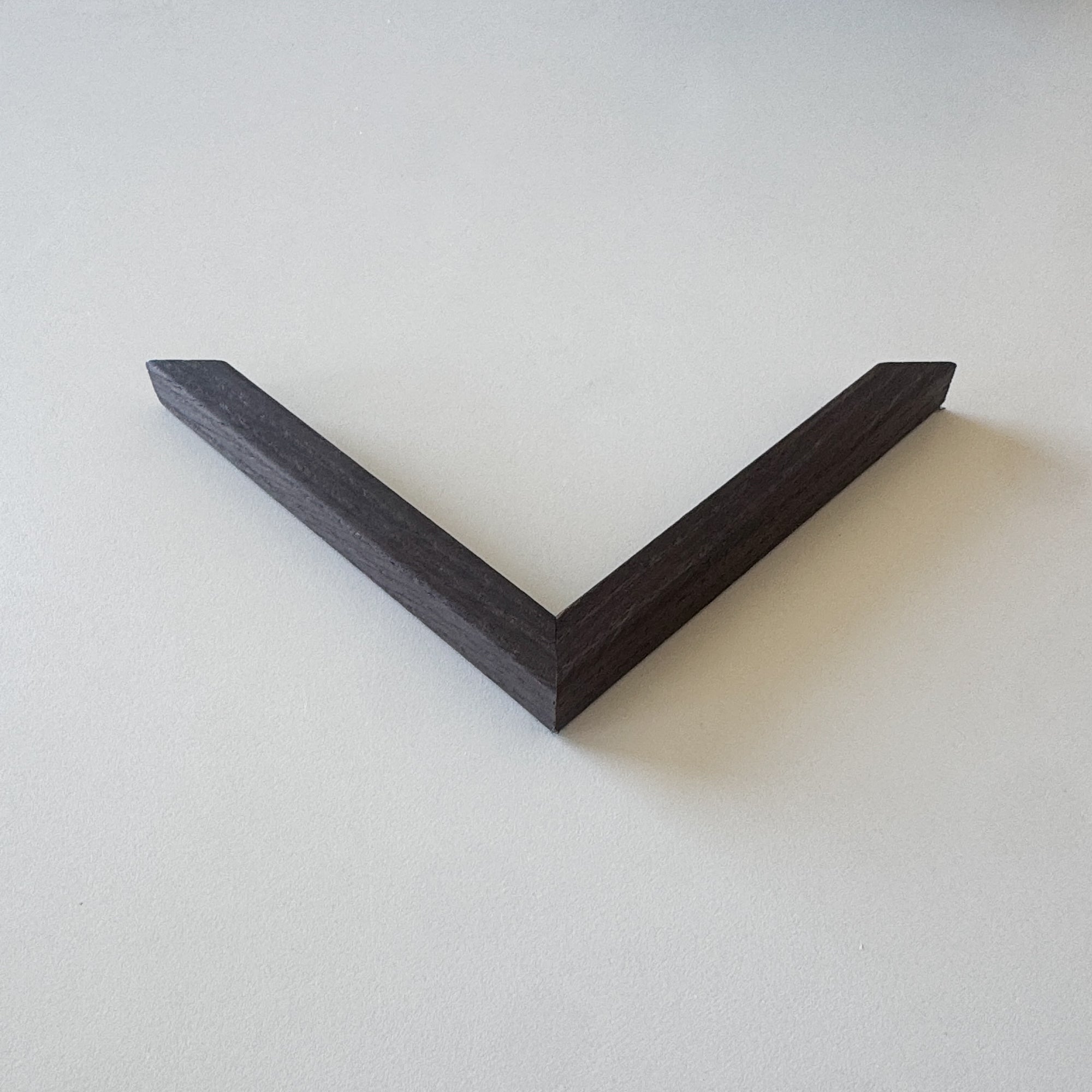 Sample: Dark smoked oak frame - Narrow (15x15 mm)