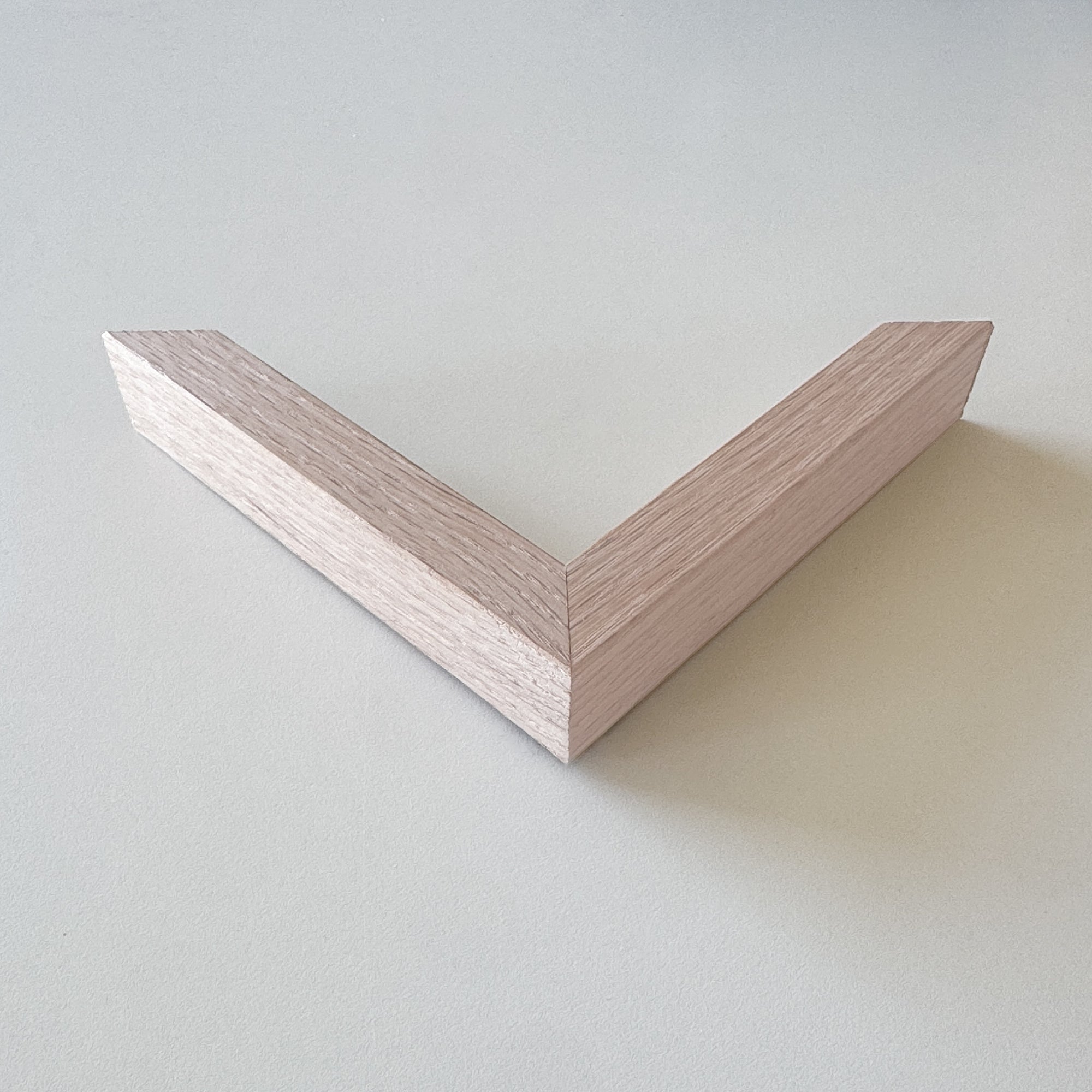 Corner sample: Solid oak frame - Wide (20x30 mm)