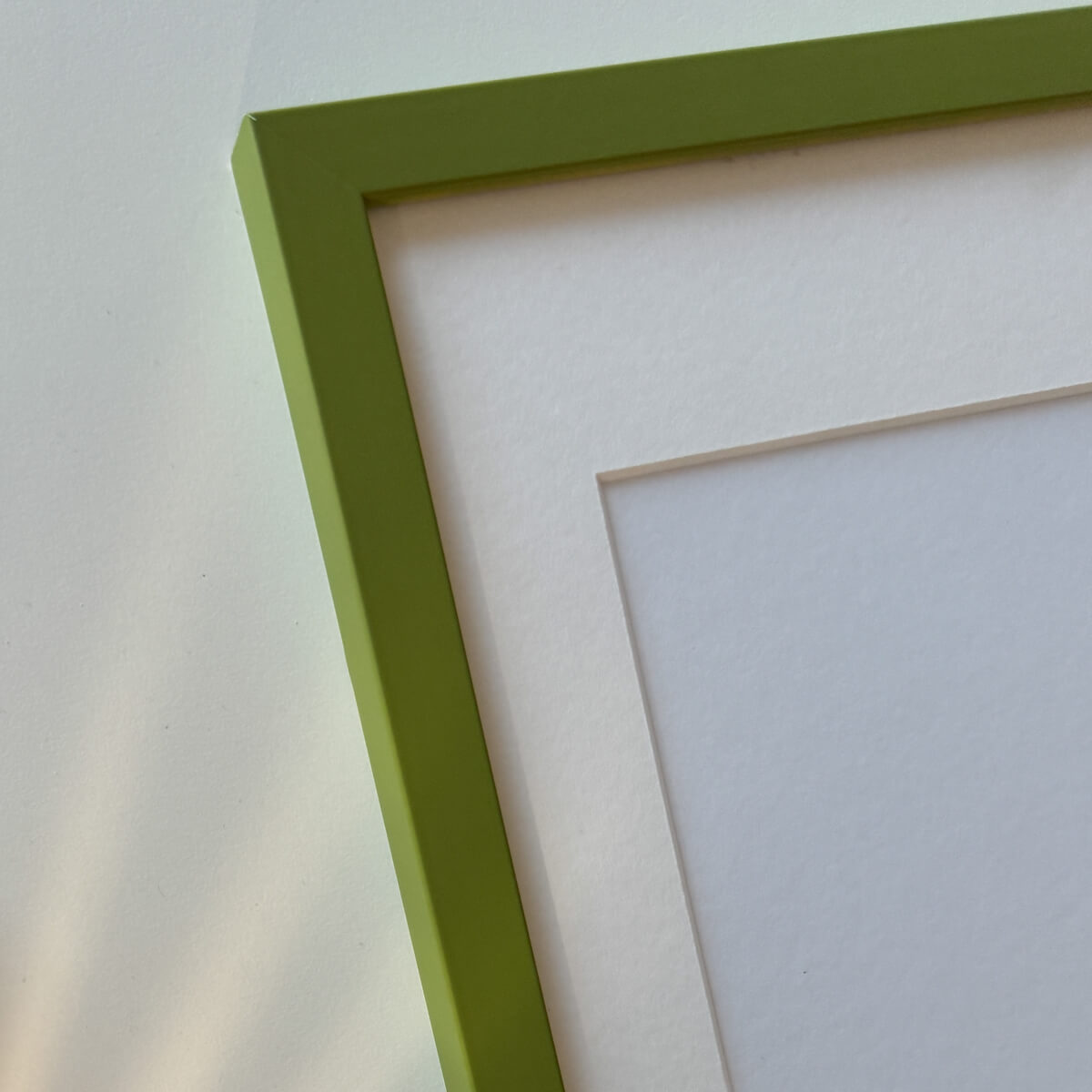 Olive green matte wooden frame - Narrow (15 mm) - 13x18 cm