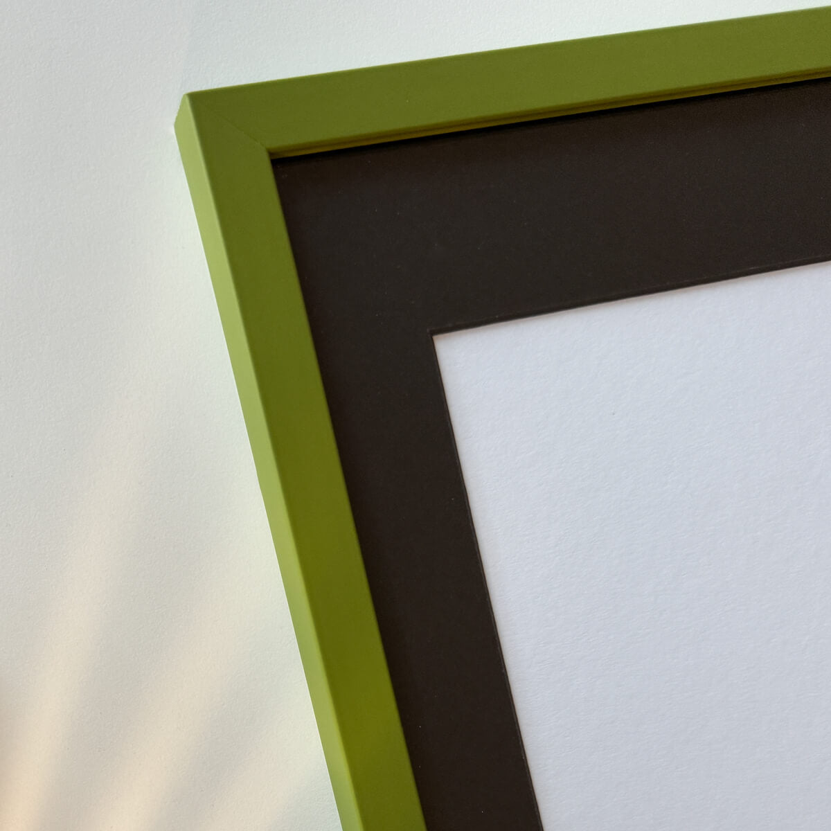 Olive green matte wooden frame - Narrow (15 mm) - 60x80 cm