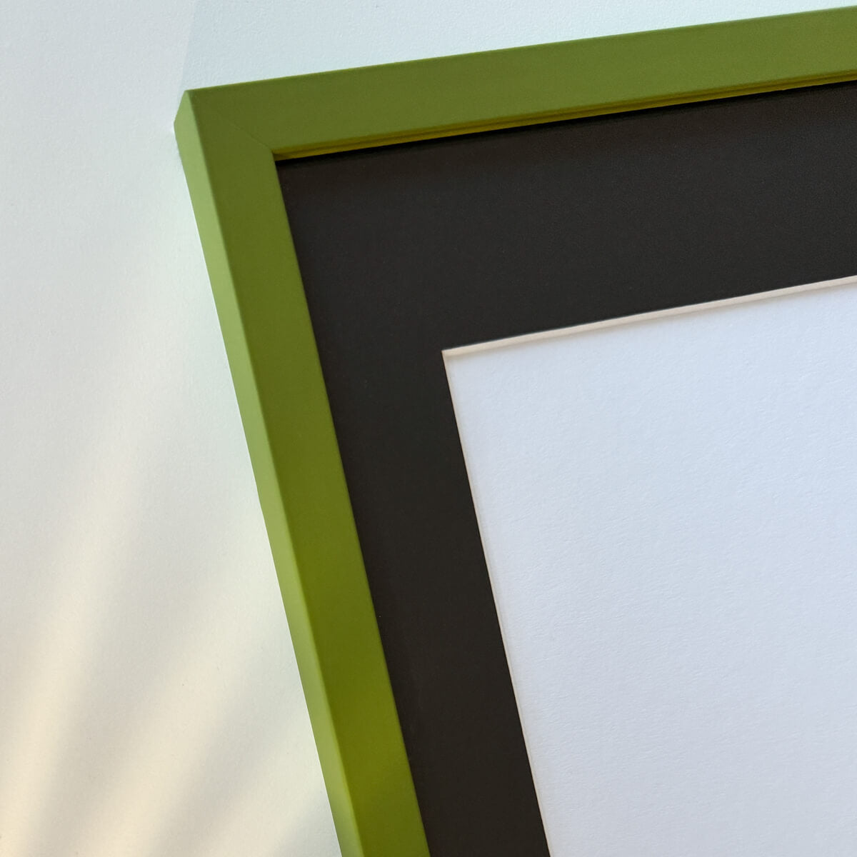 Olive green matte wooden frame - Narrow (15 mm) - 60x80 cm
