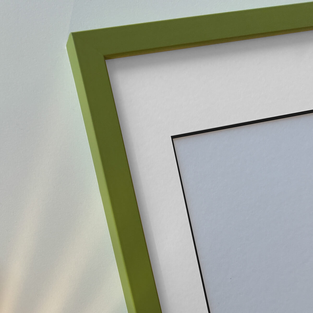 Olive green matte wooden frame - Narrow (15 mm) - 60x80 cm