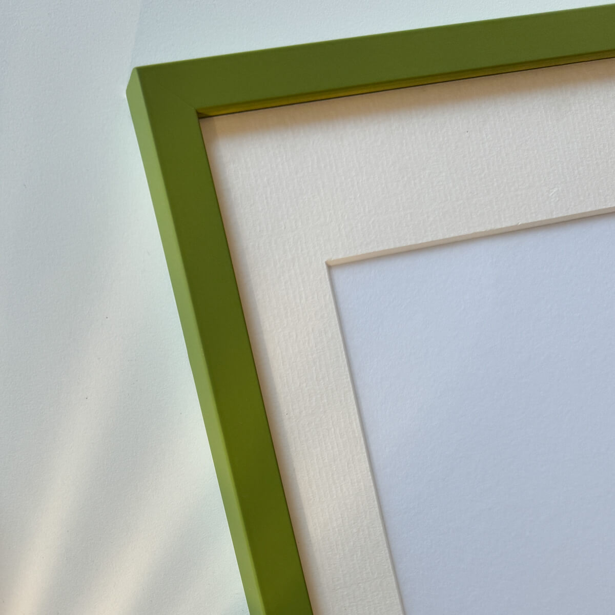 Olive green matte wooden frame - Narrow (15 mm) - 60x80 cm