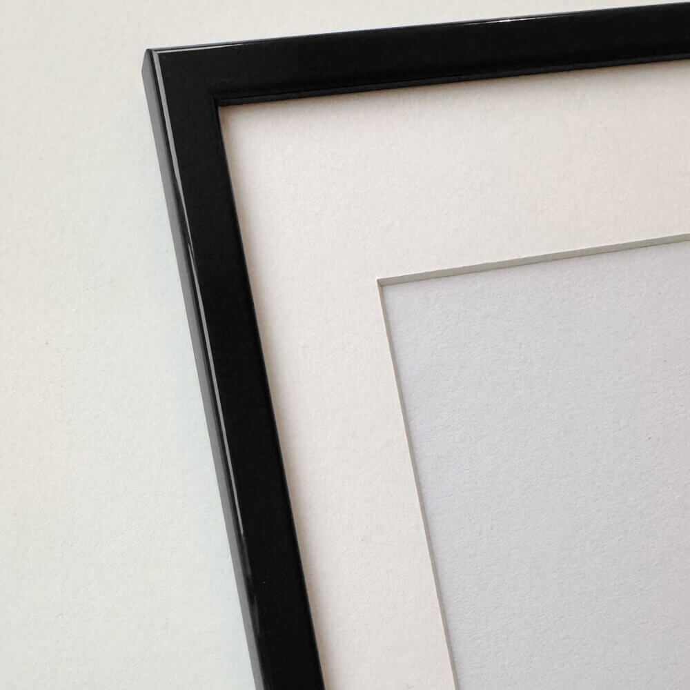 Black glossy wooden frame - Narrow (13 mm) - 50x70 cm