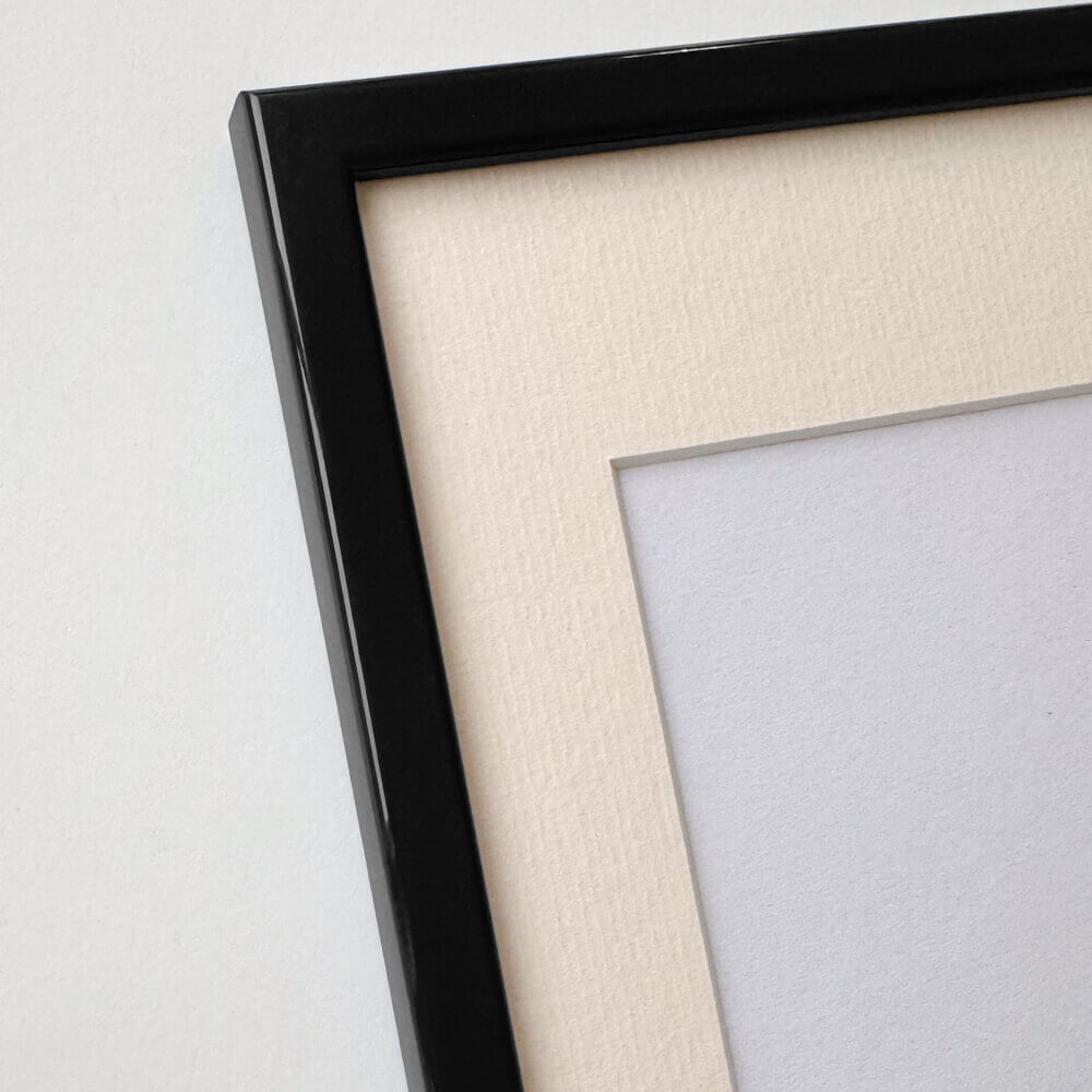 Black glossy wooden frame - Narrow (13 mm) - 50x70 cm