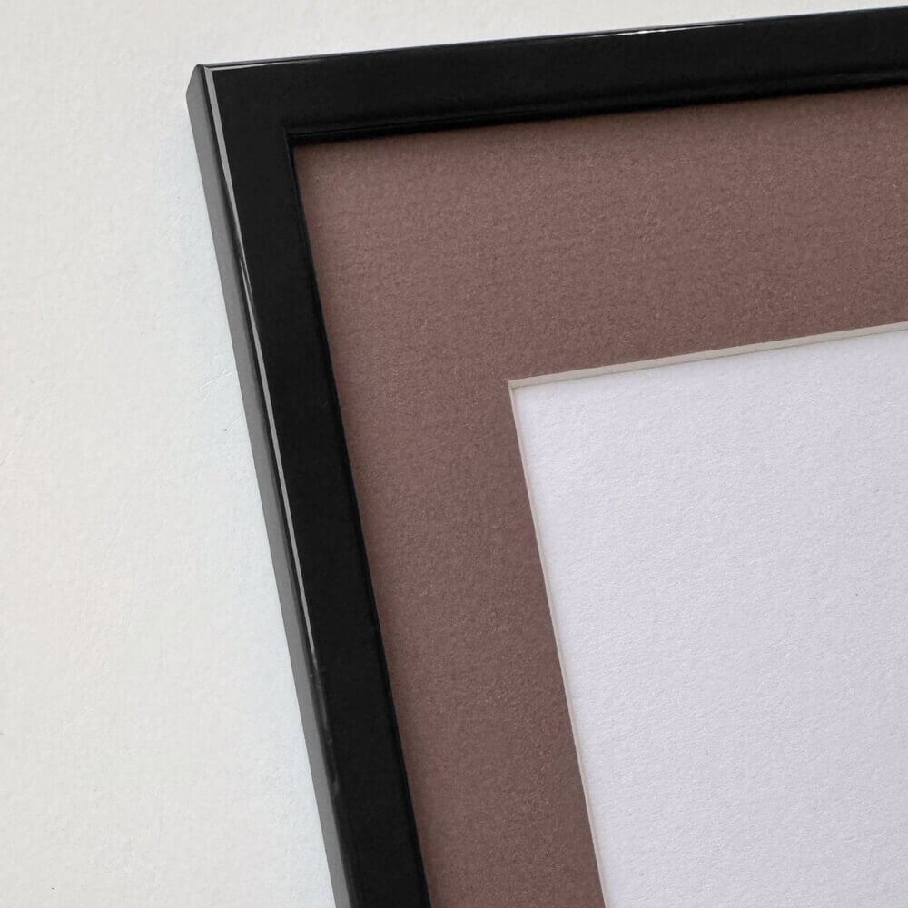 Black glossy wooden frame - Narrow (13 mm) - 40x50 cm