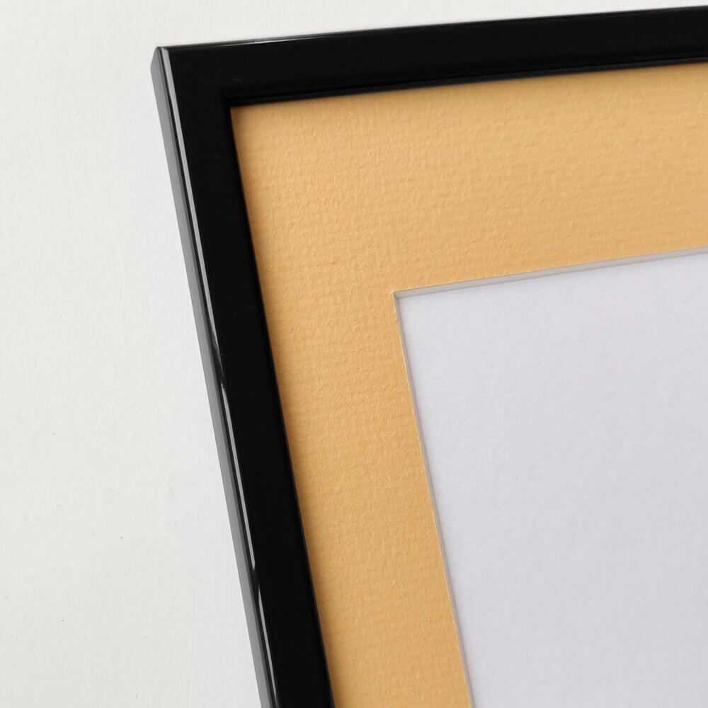 Black glossy wooden frame - Narrow (13 mm) - 40x50 cm