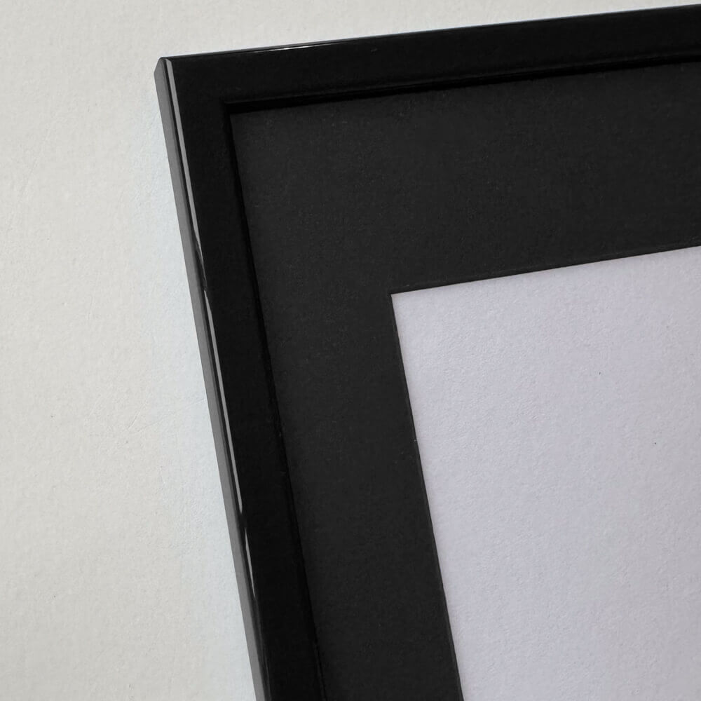Black glossy wooden frame - Narrow (13 mm) - 40x50 cm
