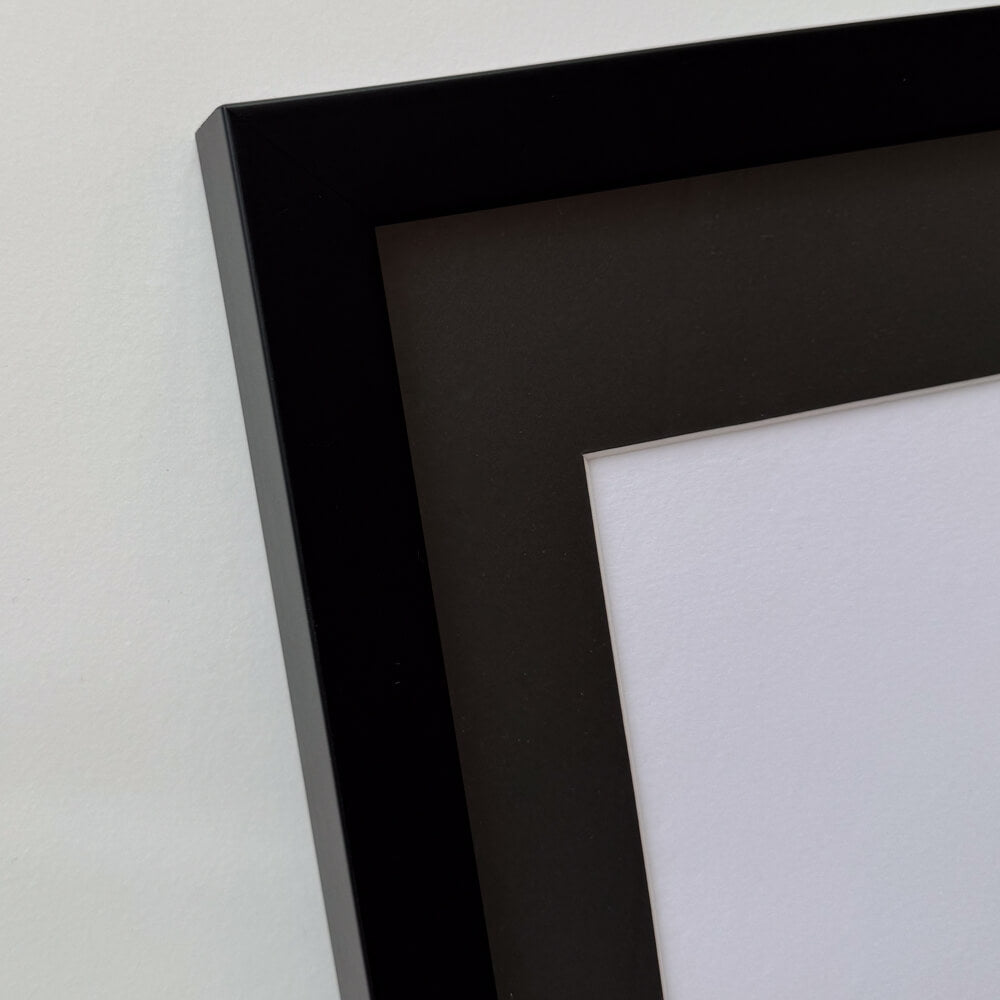 Black wooden frame - Wide (20 mm) - 40×50 cm