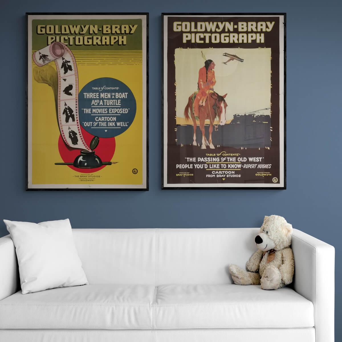 Teddy_bear__on_white_leather_sofa