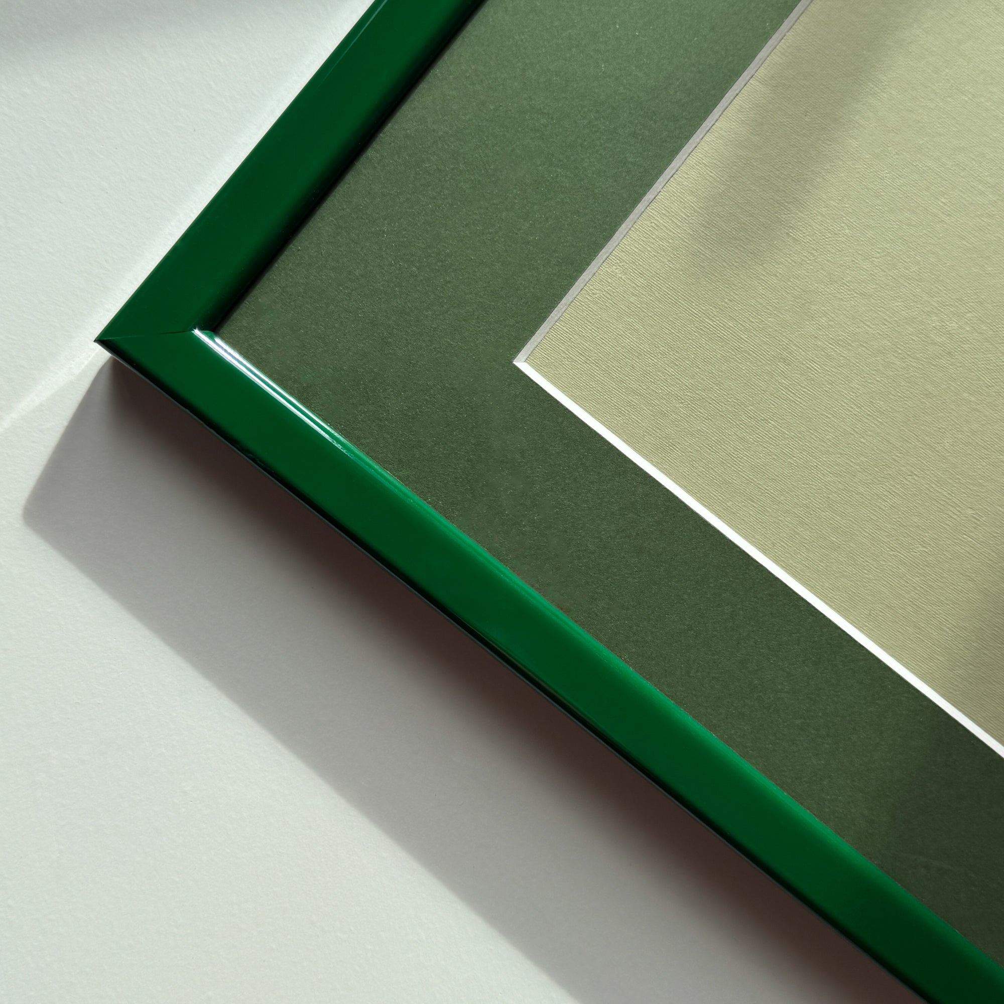 Green glossy wooden frame - Narrow (13 mm)