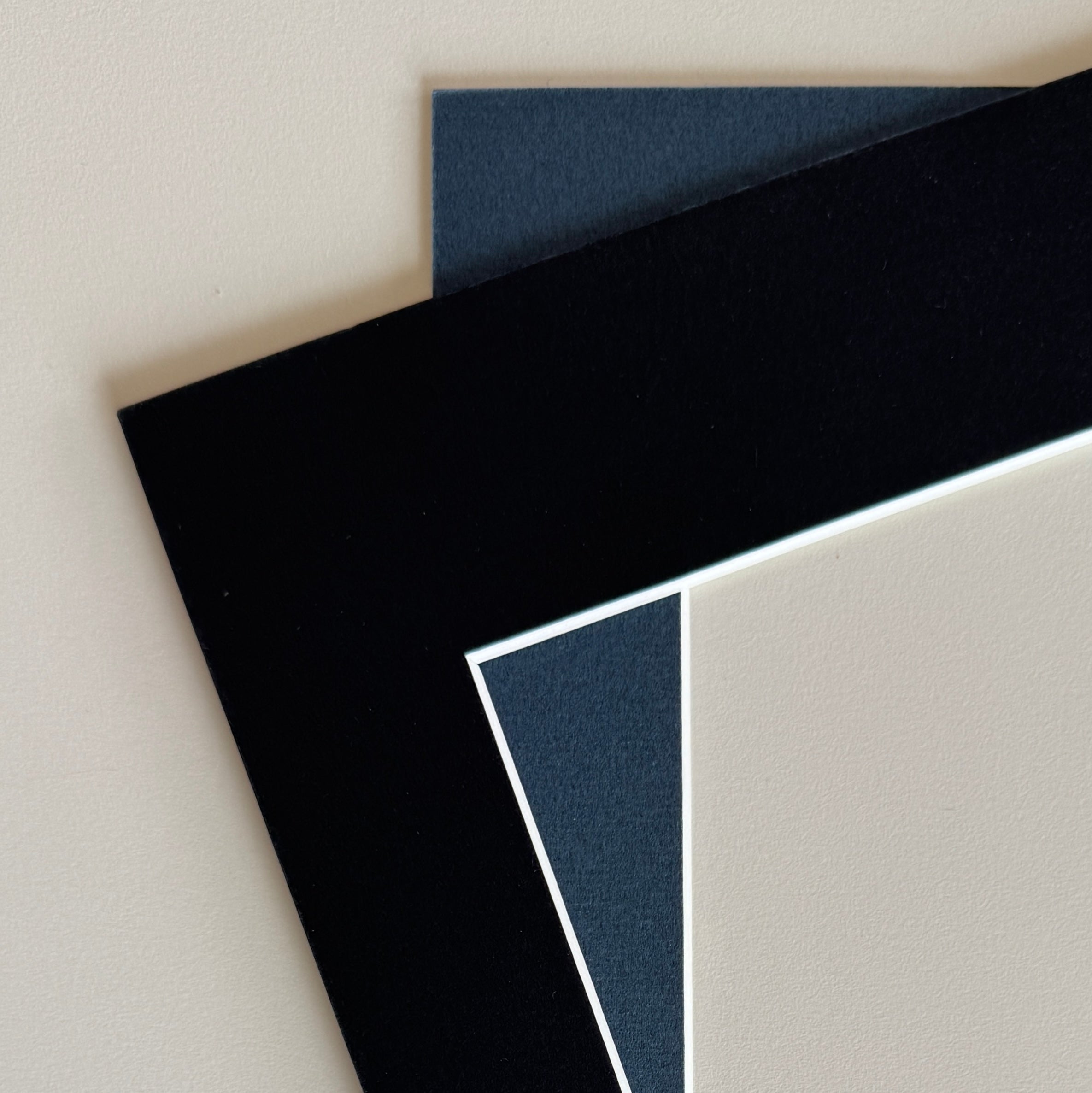 Black passepartout with white core
