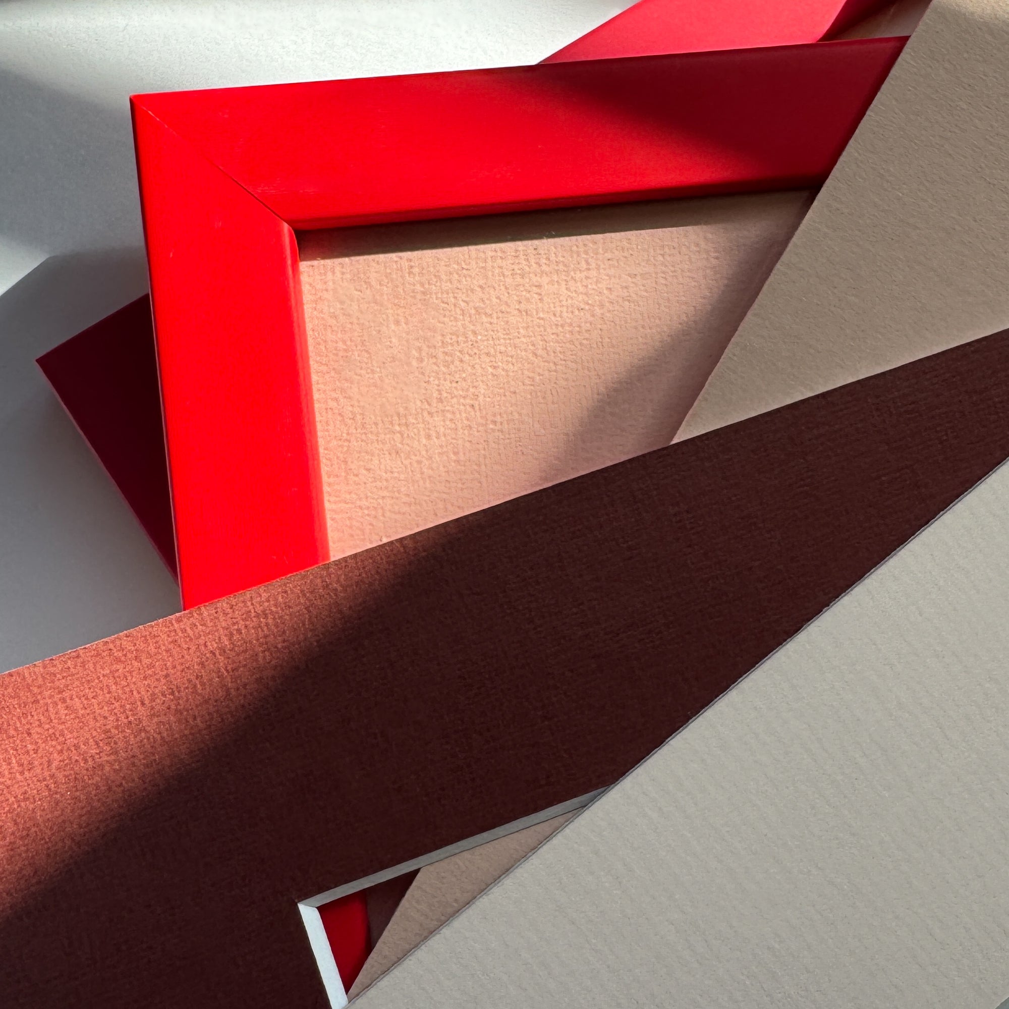 Red matte wooden frame - Narrow (15 mm) - A2 (42x59.4 cm)
