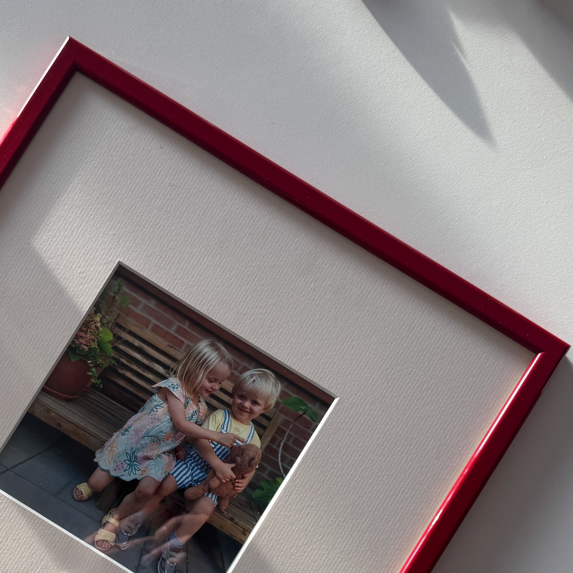 Dark red glossy wooden frame | Custom Size | PlakatKunst