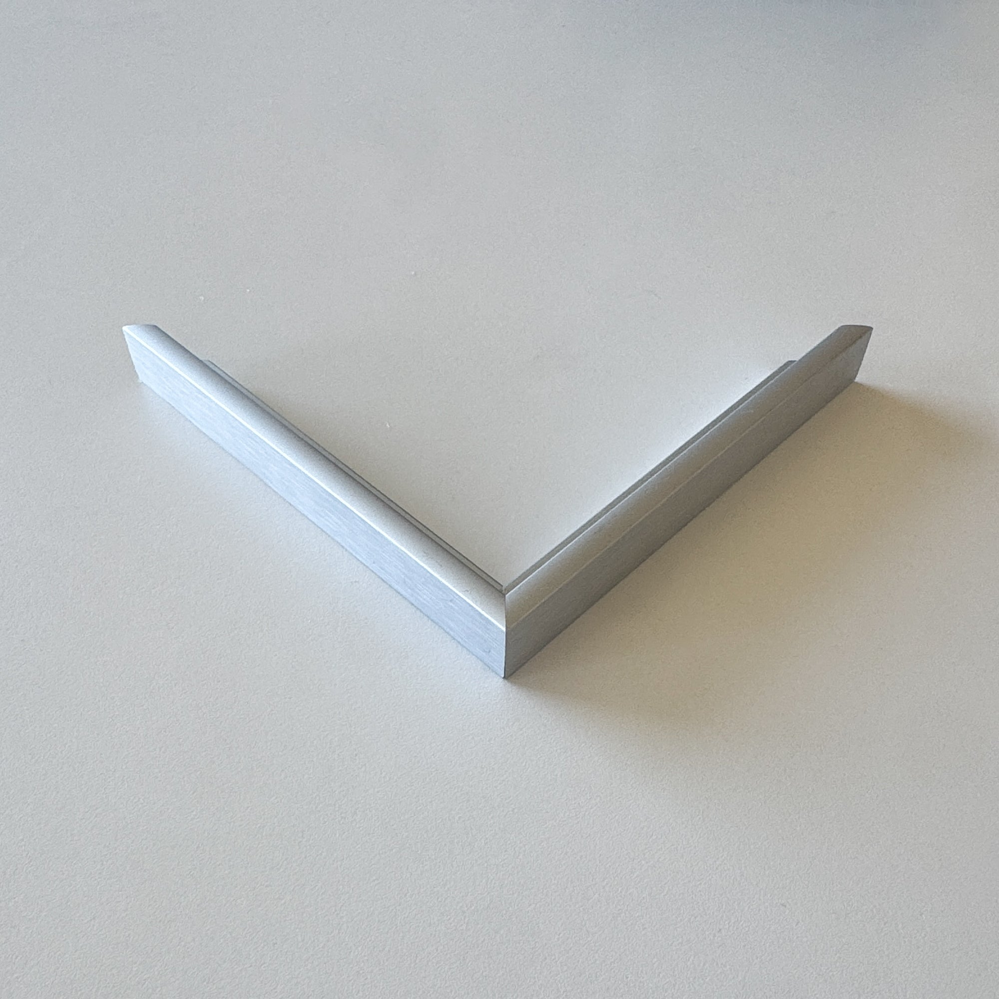 Corner Sample: Silver matte premium aluminium frame - Narrow (6 mm)