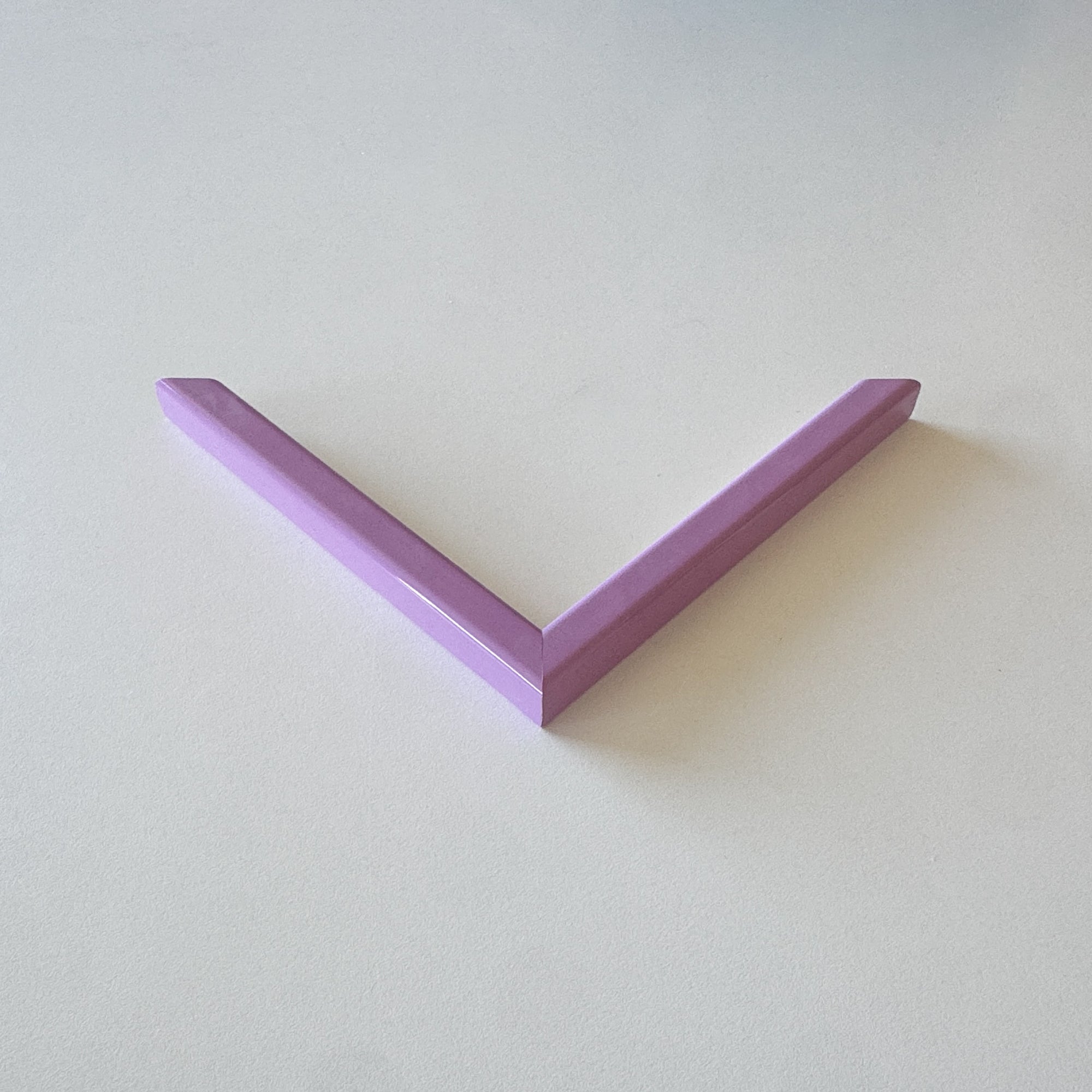 Sample: Pink glossy wood frame - Narrow (13x13 mm)