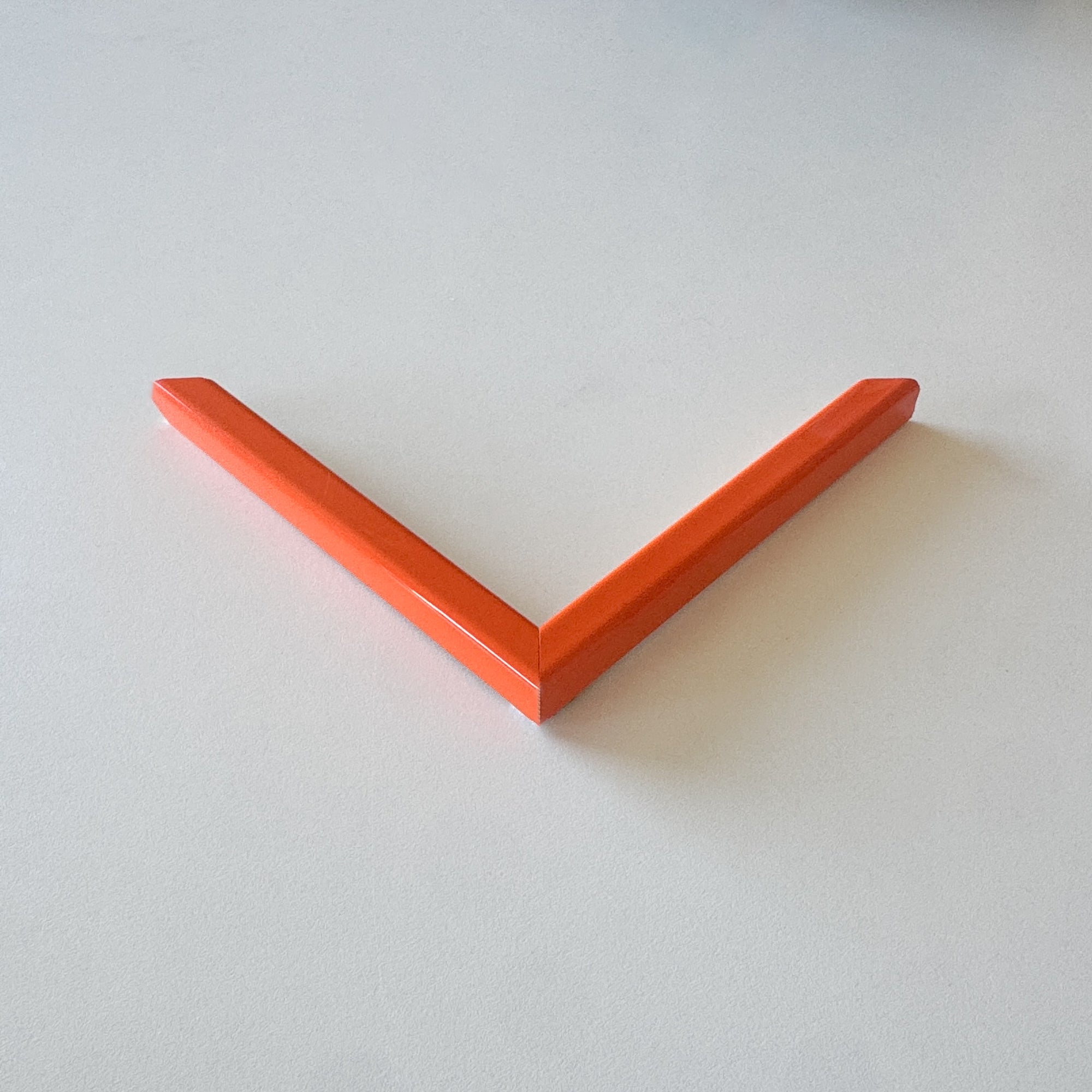 Corner sample: Orange glossy wooden frame - Narrow (13x13 mm)