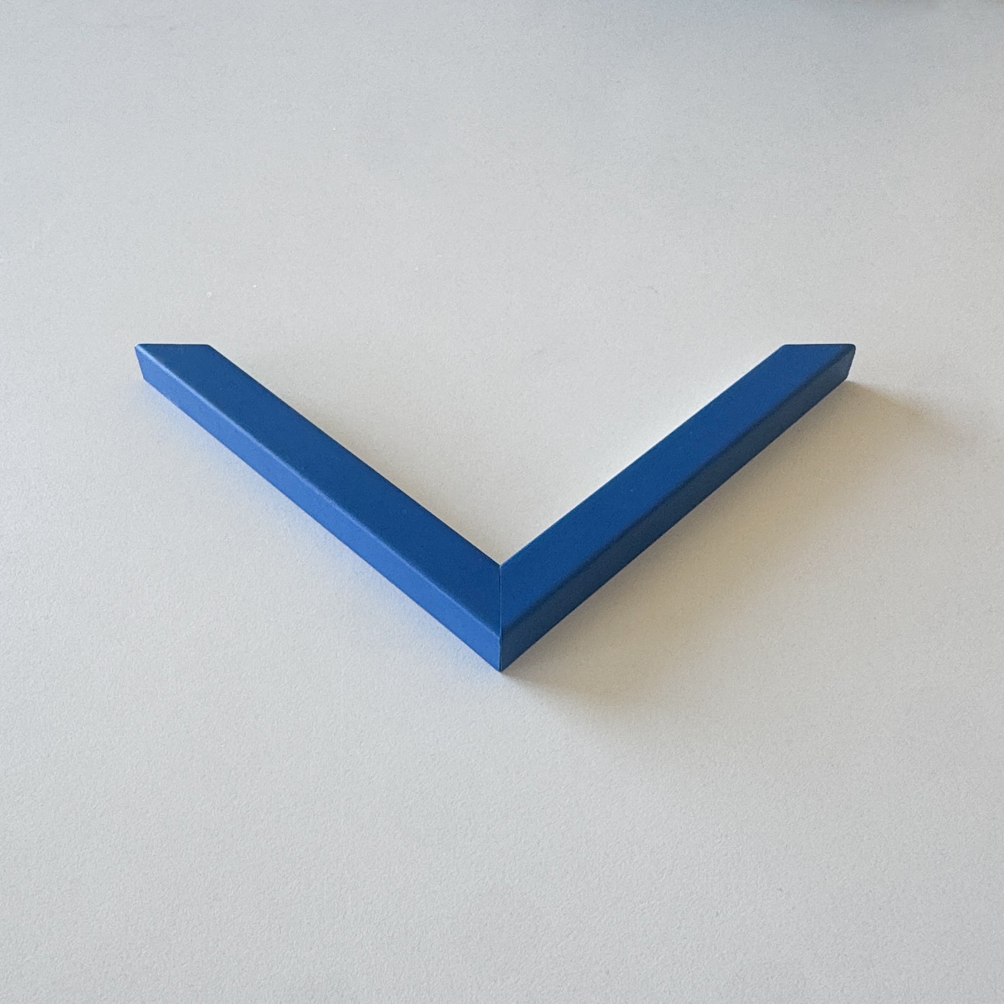Corner Sample: Blue Matt Wooden Frame - Narrow (15x13 mm)