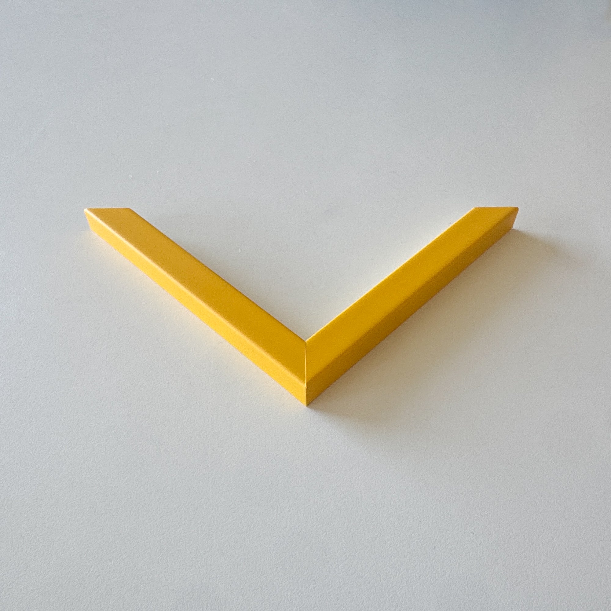 Corner sample: Yellow matte wooden frame - Narrow (15x13 mm)