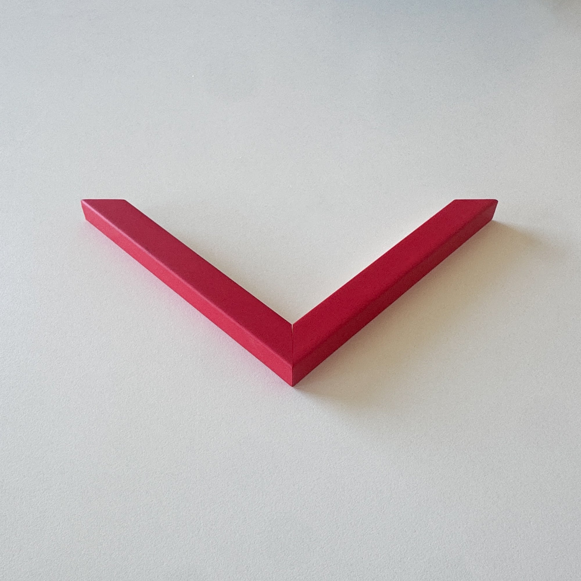 Corner Sample: Red matte wooden frame - Narrow (15x13 mm)