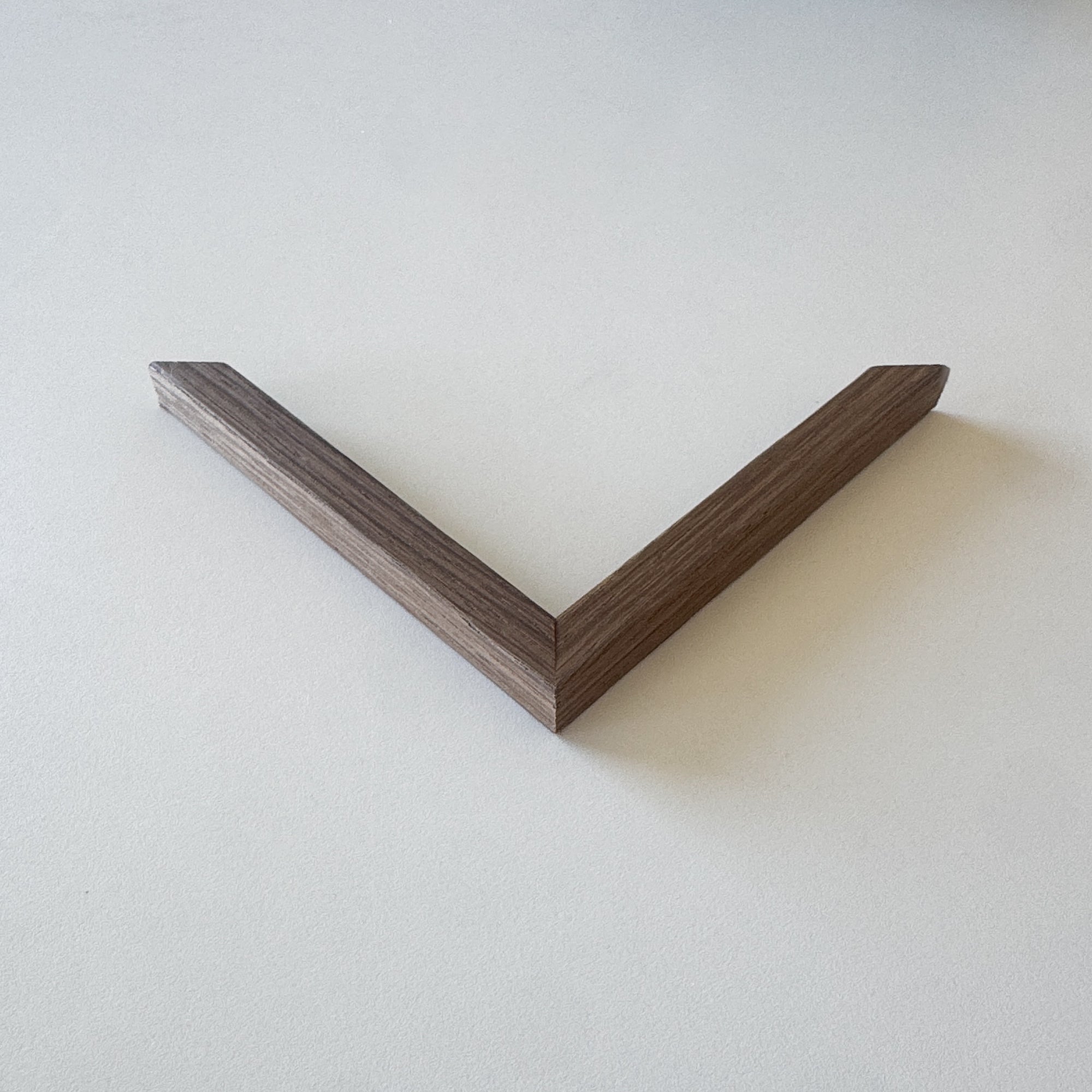 Sample: Smoked Oak Veneer Frame – Narrow (15x15 mm)