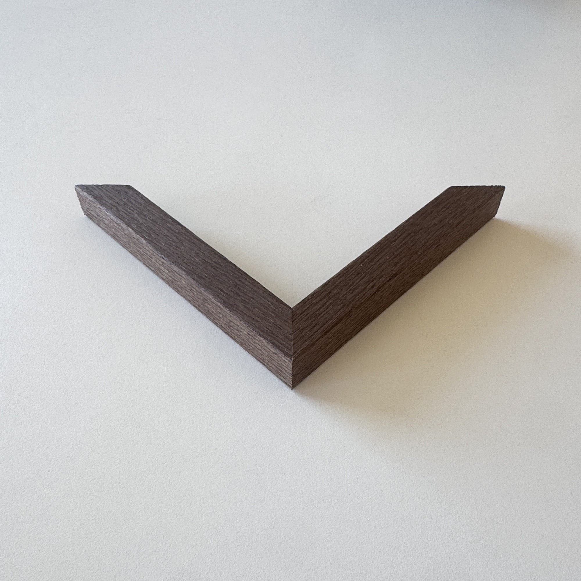 Sample: Smoked Oak Veneer Frame – Wide (20×20 mm)