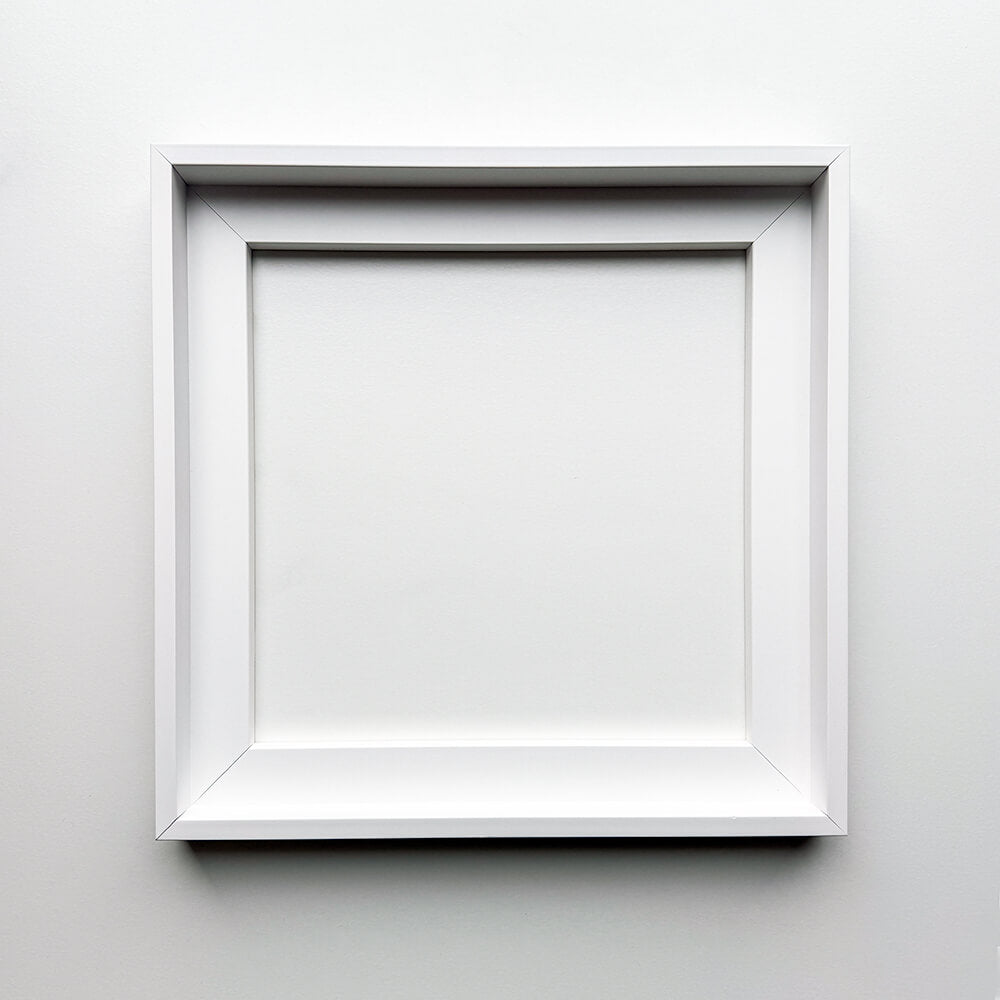 Floating frame in white wood