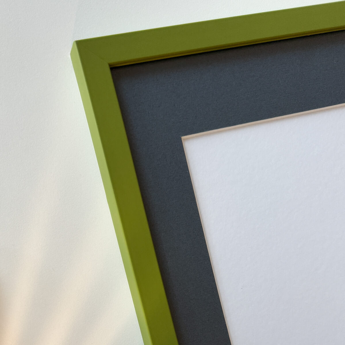 Olive green matte wooden frame - Narrow (15 mm) - 28x35 cm