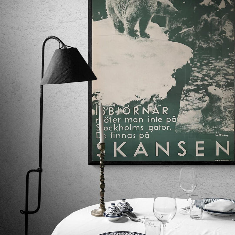 Isbjörnar möter man inte på Stockholms gator. De findes på Skansen - plakat i rum